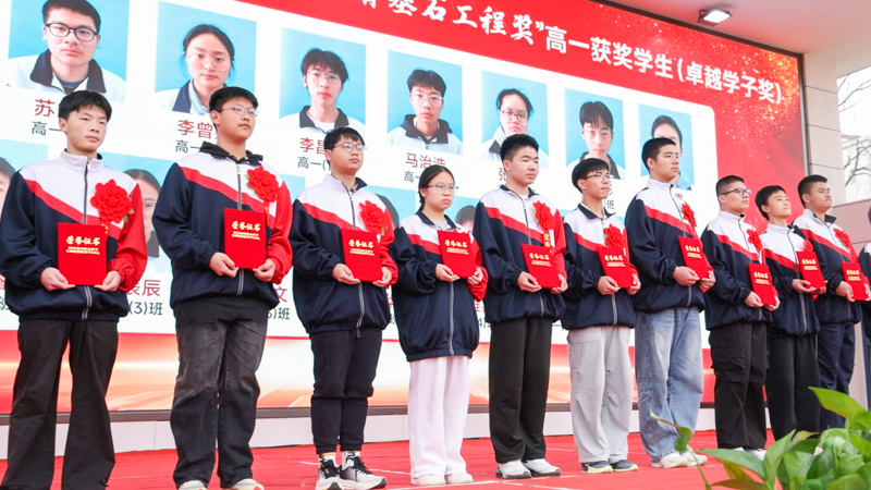 获奖学生合影.jpg
