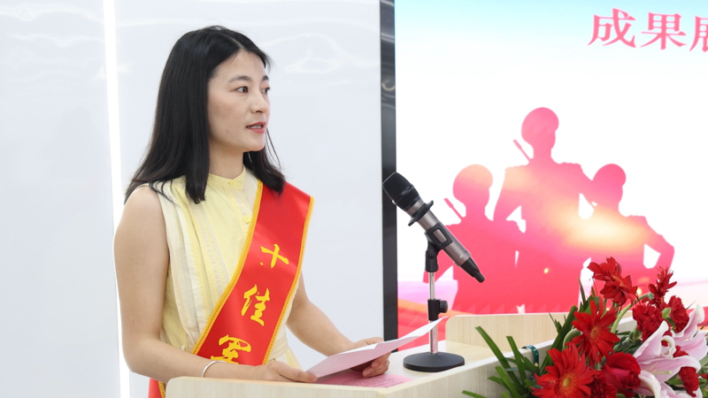1779447839188895.jpg “十佳军嫂”代表张燕讲话_看图王.JPG